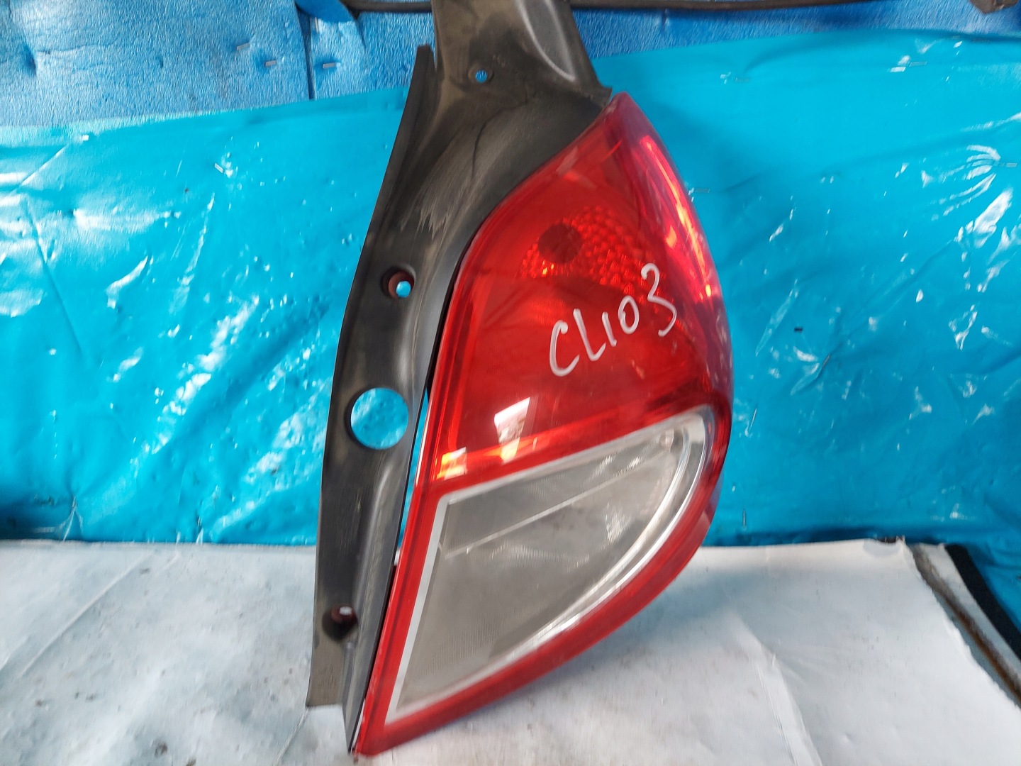 light CLIO III HB 8200886946 right rear part