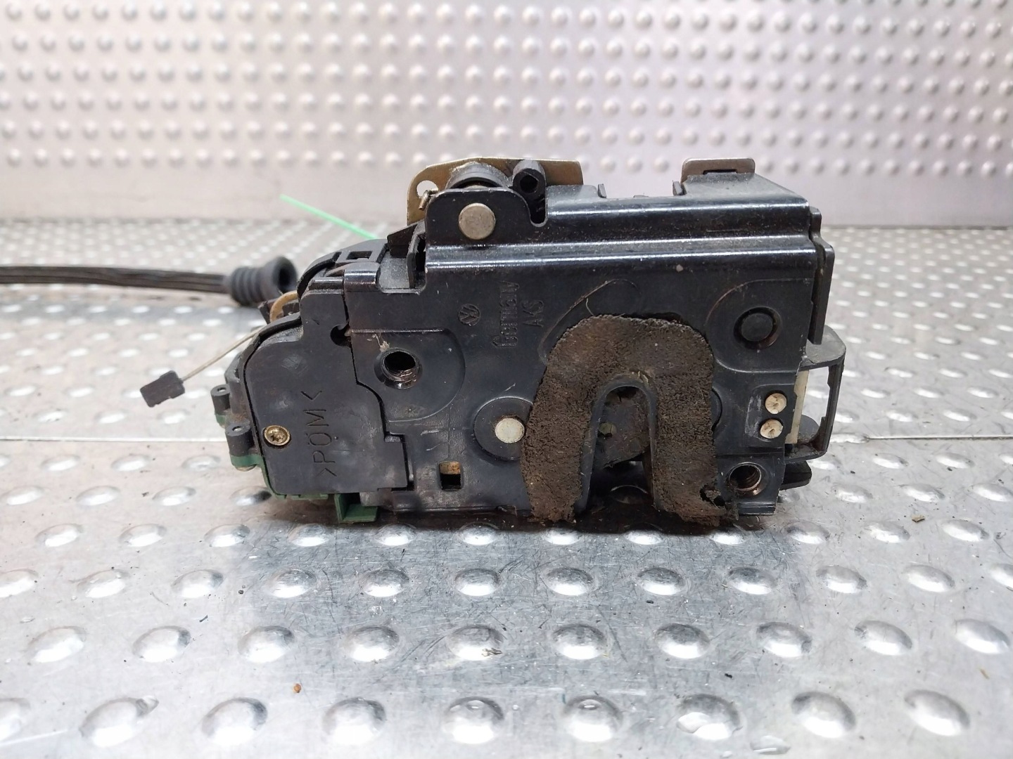 lock door right front C3B1837016BP VW POLO IV 9N
