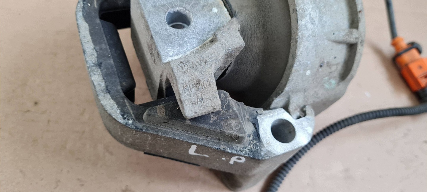 A7 4G engine mount left 3.0 TDI CDU 4G0199381LG A6 C7 4G