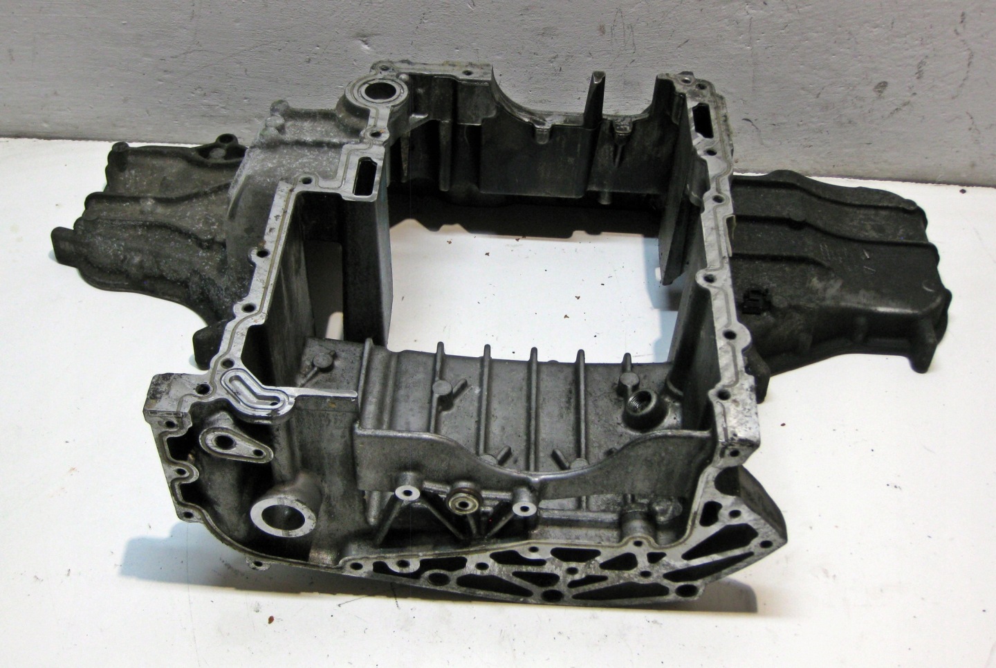 AUDI A6 C6 2.7 3.0 TDI V6 olajteknő 059103603AF