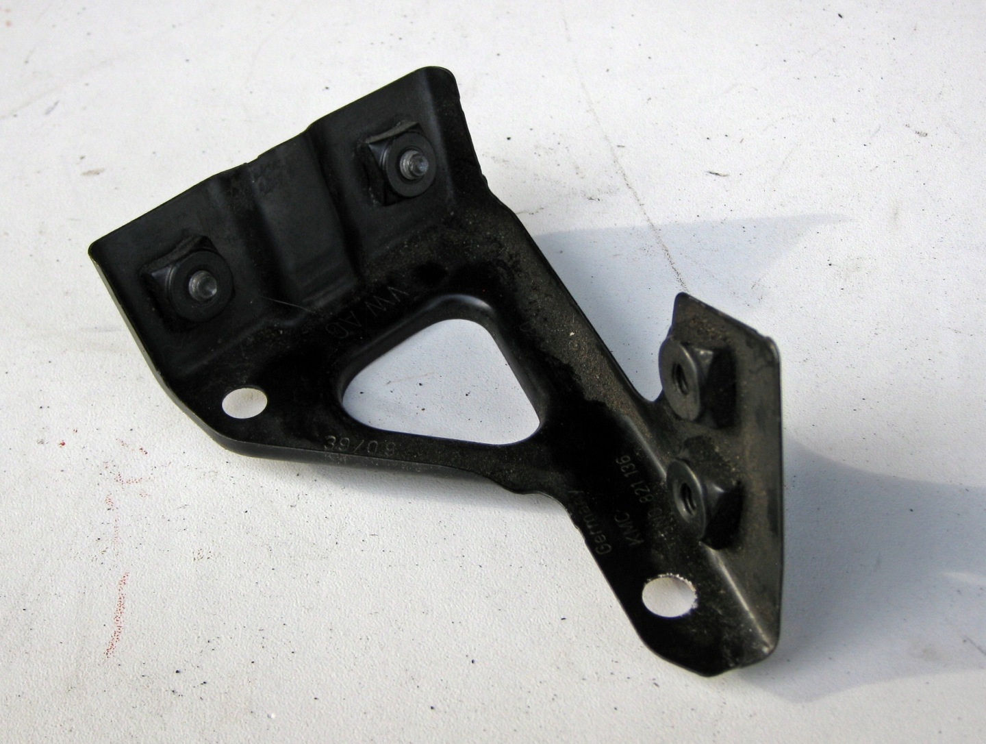 VW TIGUAN console étrier traverse aile avant droite 5N0821136