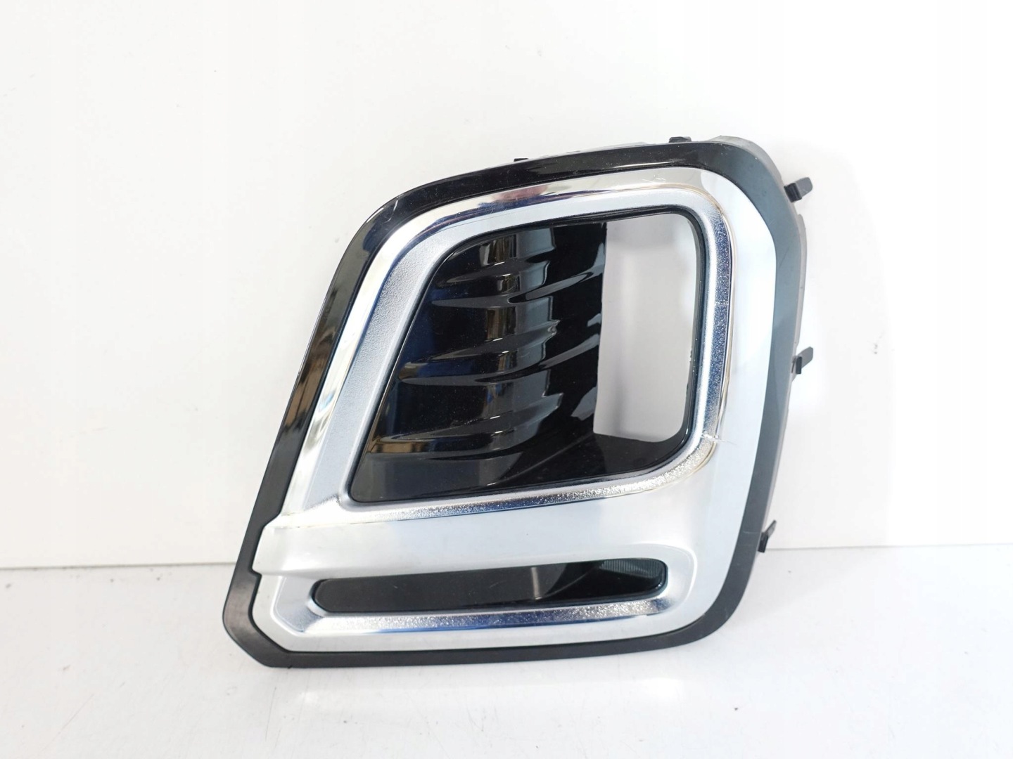 SUBARU FORESTER V SK 5 18- grid spoiler W bumper right front CHROM