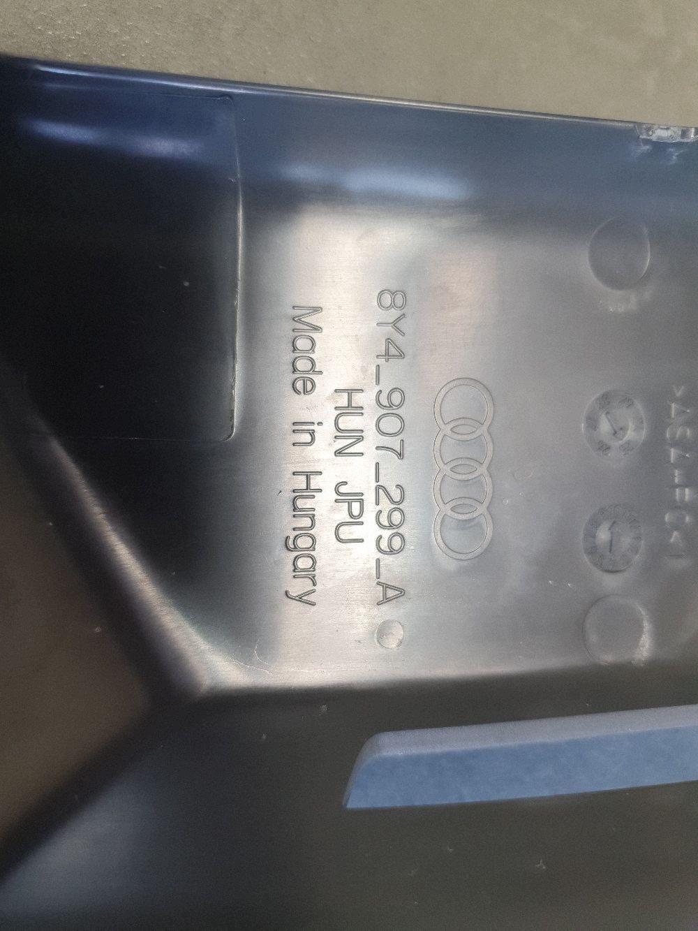 Audi A3 8Y obal zrcadla vnitřního 8Y4907299A