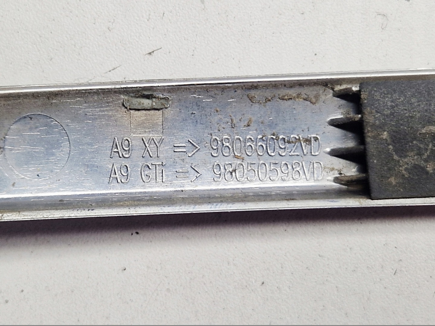 PEUGEOT 208 moulding logo bonnet boot 96738457