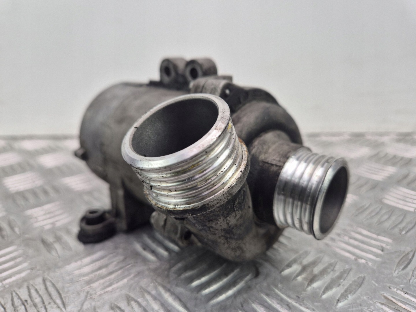 BMW 3 E90 E91 330i water pump 7545201 N52B30AF