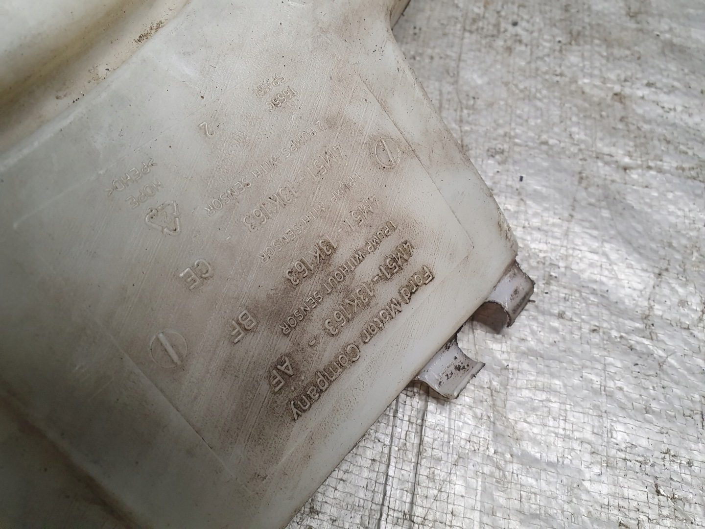 washer fluid tank FORD FOCUS II 04-10r.