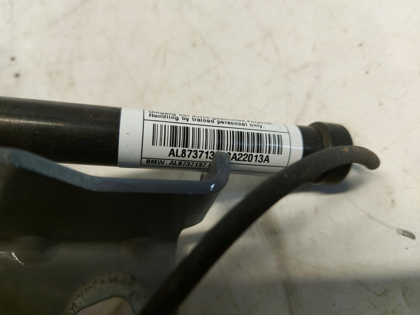 BMW U06 220d hinge bonnets left front NABOJ KOMPLET 7300521