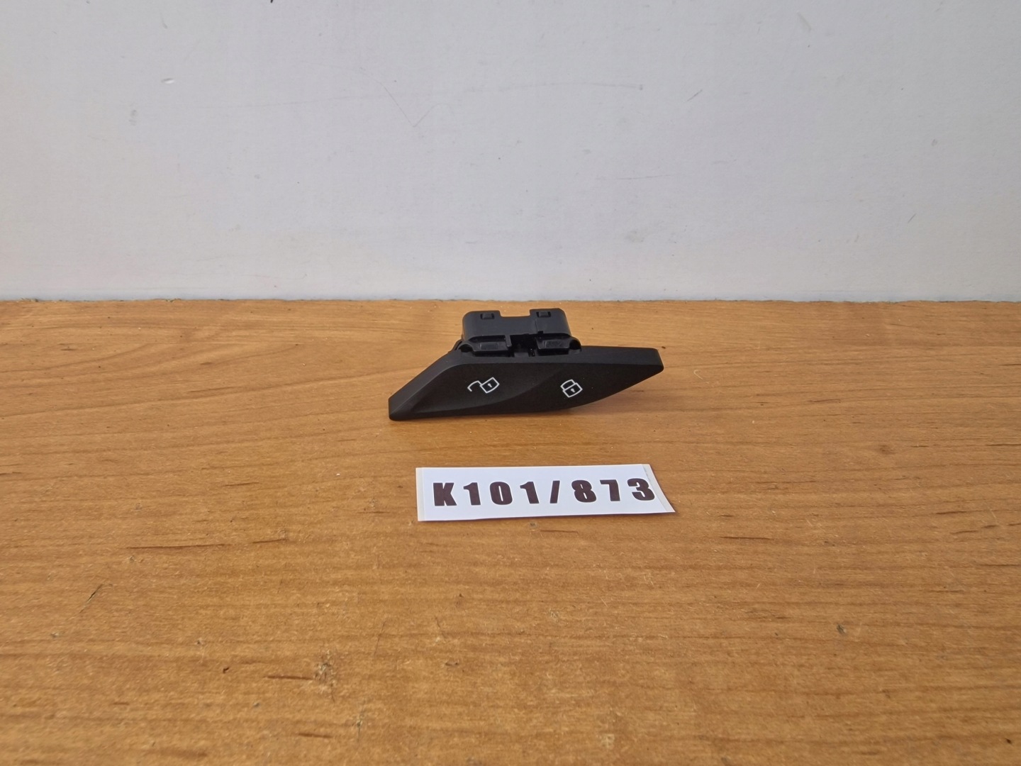 BMW G30 G31 G32 switch of a lock central ORG