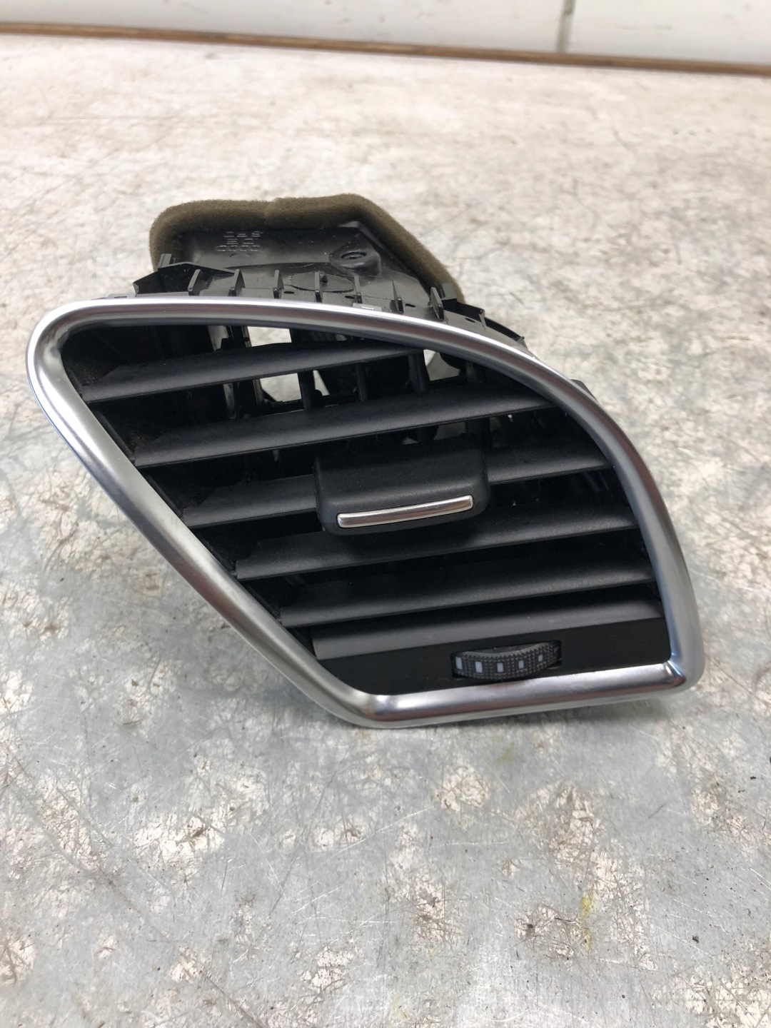 grid air conditioning devices right AUDI A5 8T1820902C