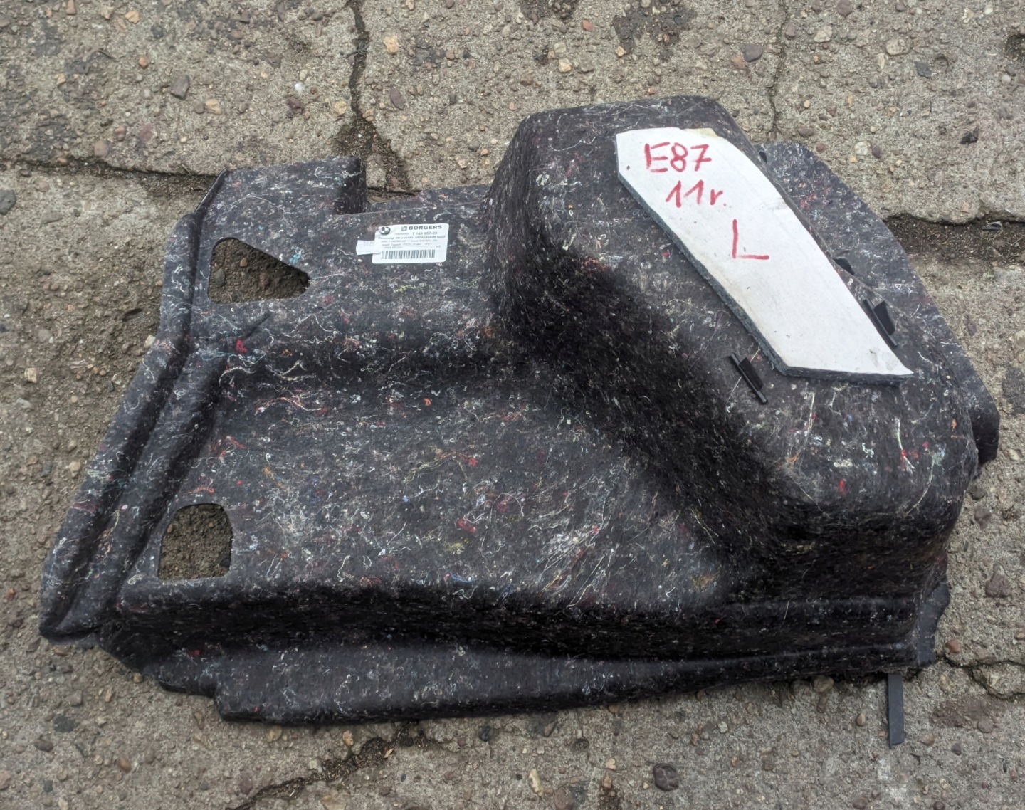 BMW E87 2.0D 11R boot upholstery left rear part 7145957