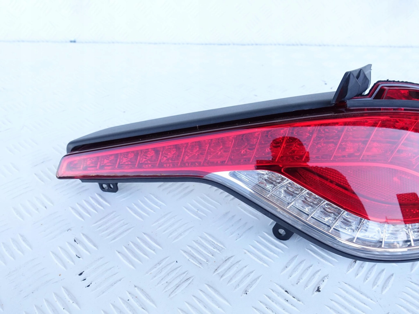 FISKER KARMA 11-12 C131177001200 LED DROIT NEUF