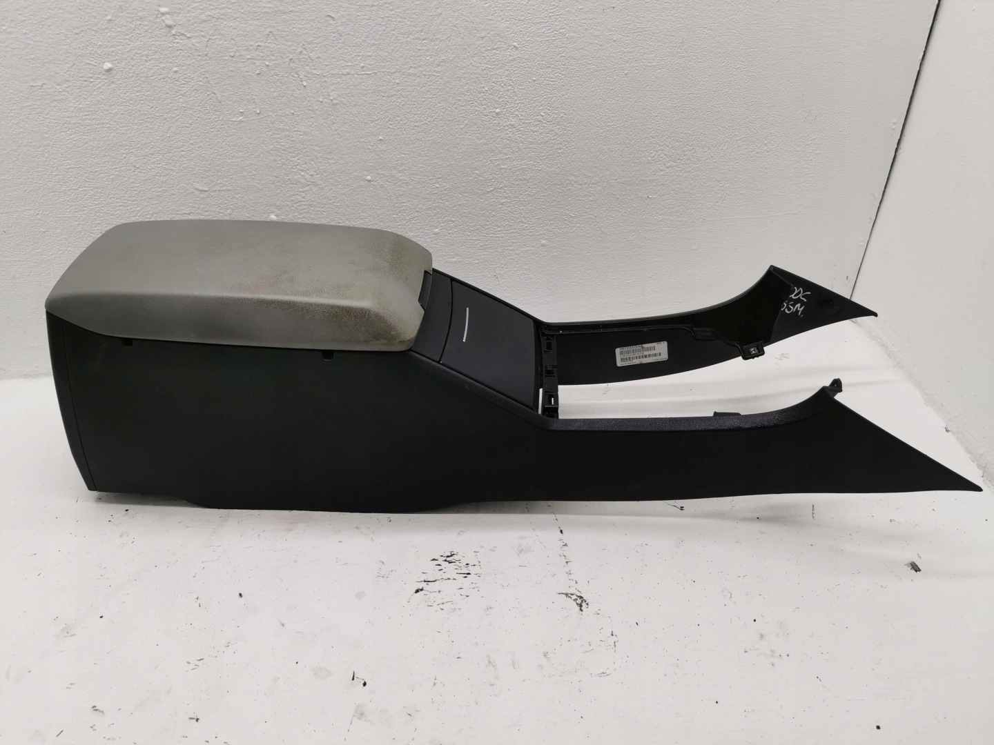 TUNEL central armrest CHRYSLER 300C 04-10 EU