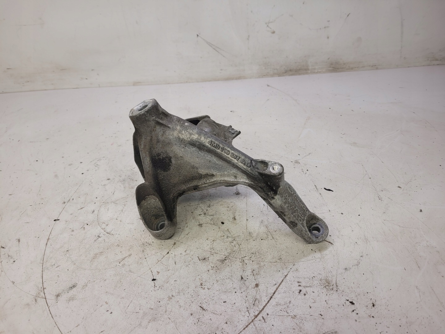 engine mount left AUDI A4 B9 A5 4M0199307AD