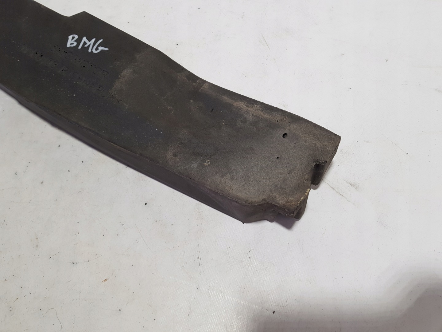 hangszigetelő fedél sárvédöt jobb eleje MG 4 EV22
