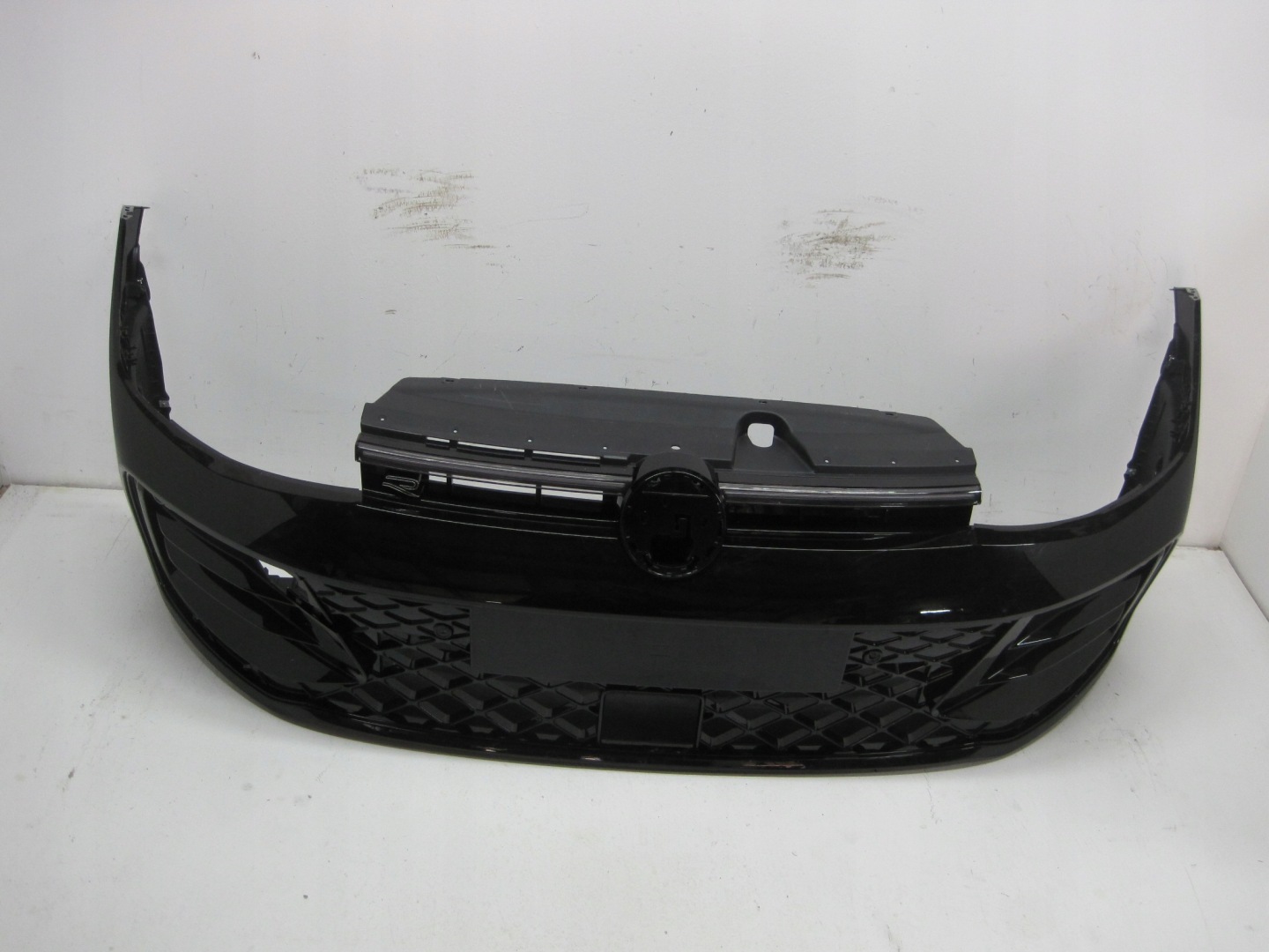 bumper VW PASSAT B9 3J0 R-LINE LED below 6 PDC below RADAR front front