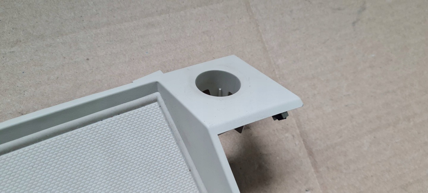 Q5 80A PANEL Blende Abdeckung TUNELU Adapter, Stecker ZAPALNICZKI 80B864131A