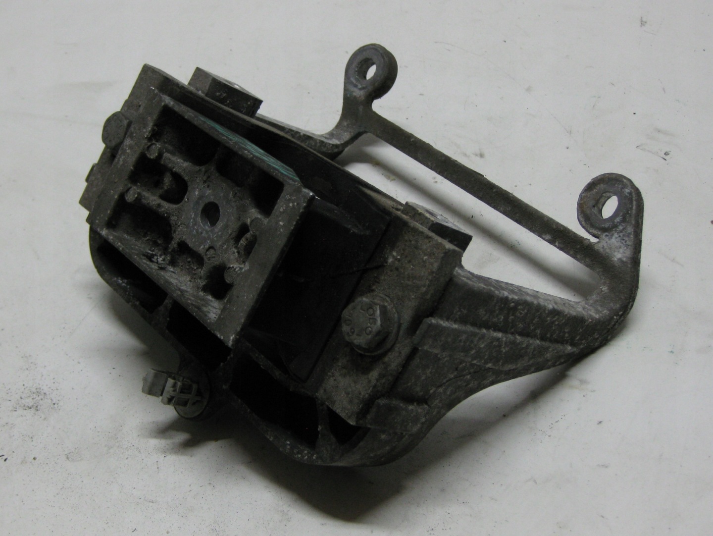 RENAULT MASTER III LIFT engine mount 8200676857