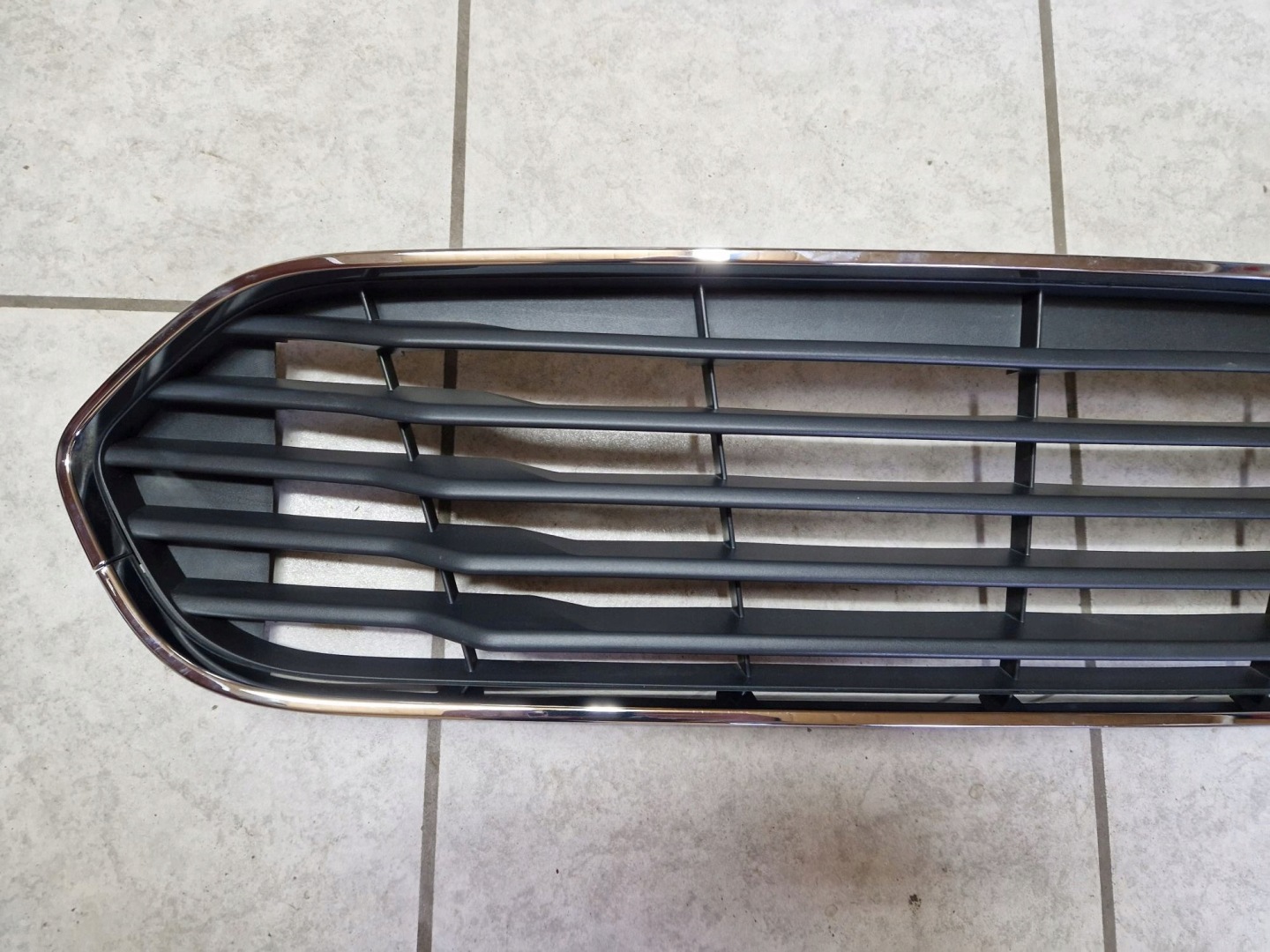 GRILLE FORD TRANSIT COURIER LIFT 2018R->