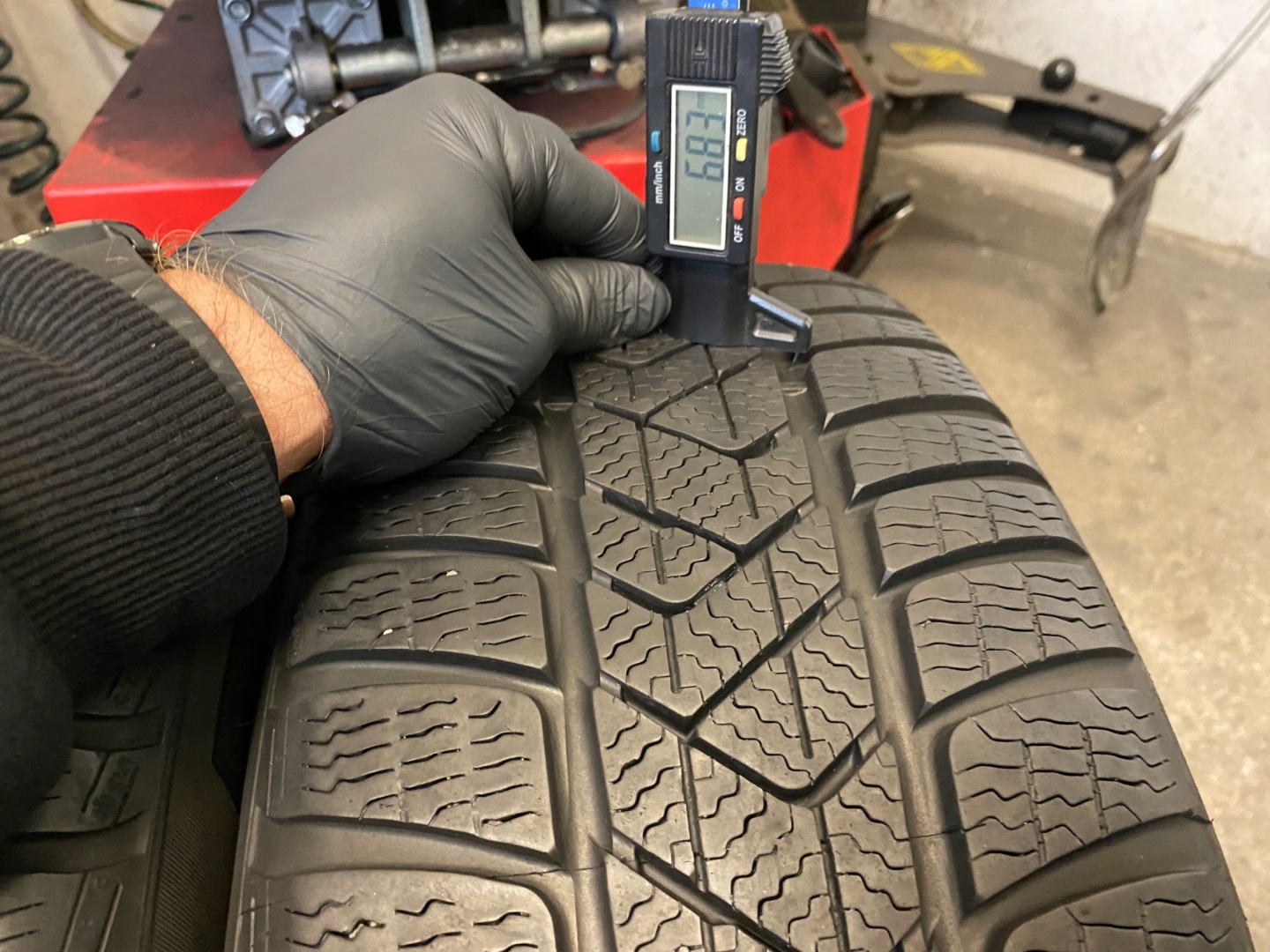 2 tyres winter 205/60R16 Pirelli SOTTOZERO 3 7mm