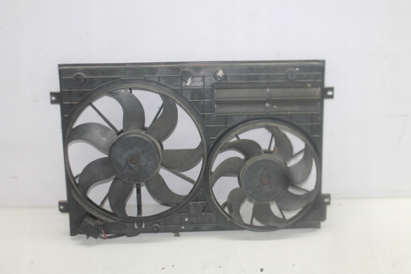 ventilátor chladiče vrtule 1K0121207AT VW AUDI SKODA SEAT