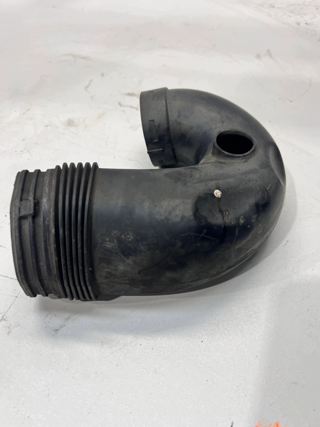 intake air hose AUDI Q3 8U 8U0129618B