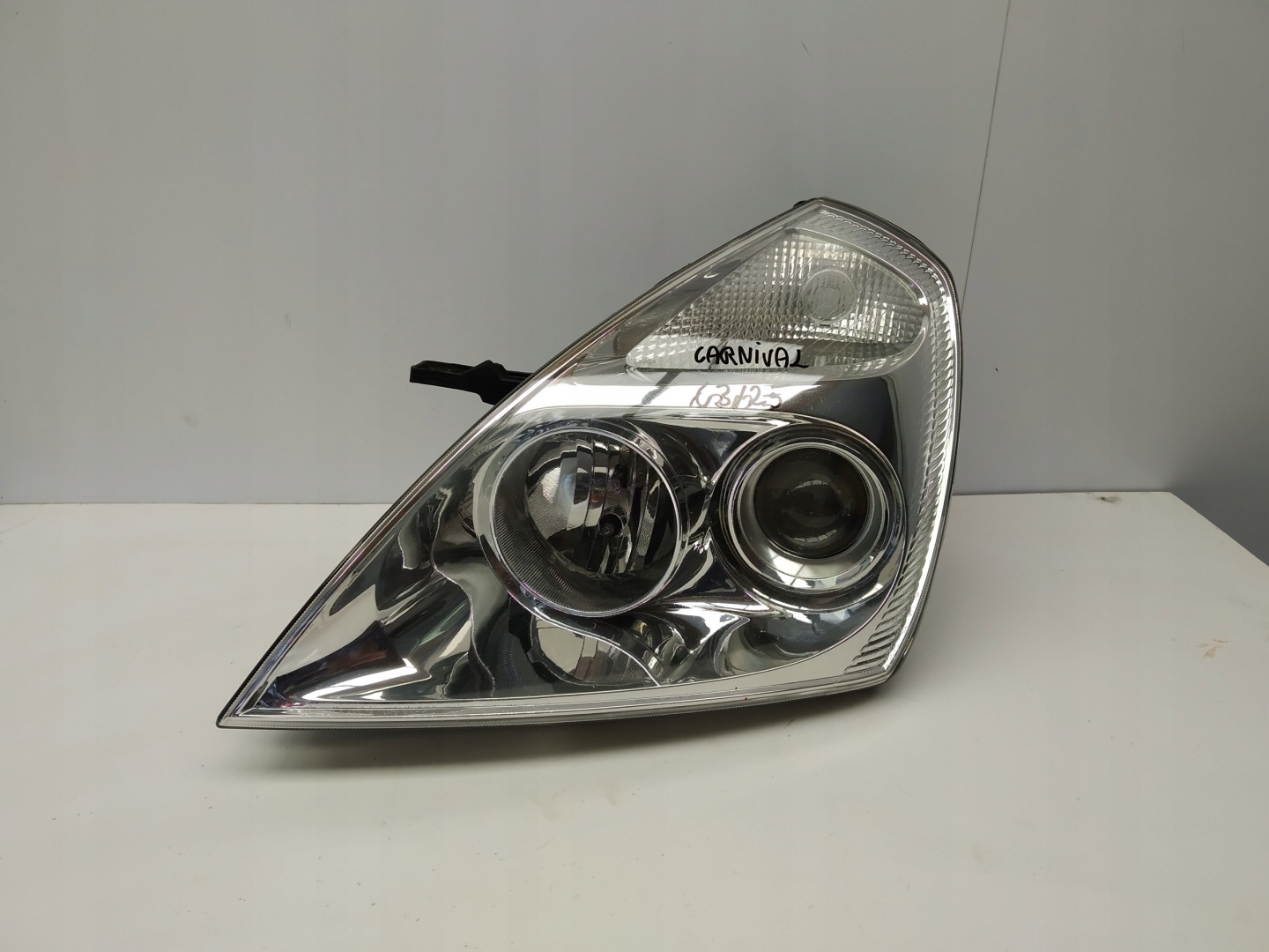 2005-2010r Kia Carnival II reflektor light front left zwykly original