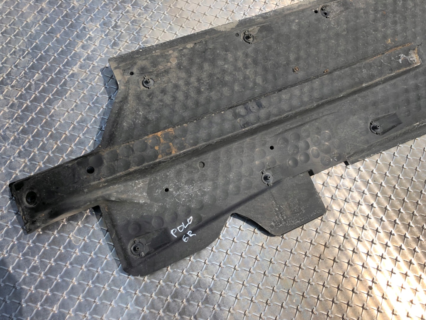 cover chassis left VW POLO V 6R 6Q0825201H