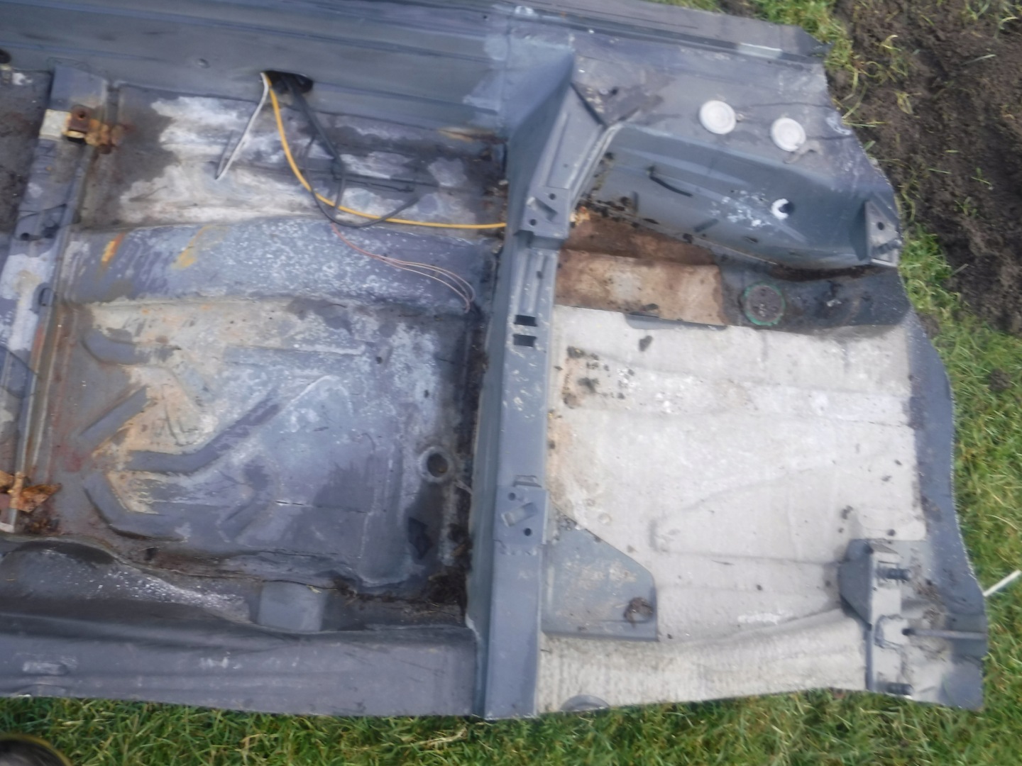 MERCEDES W124 pillar threshold floor sedan kombi right
