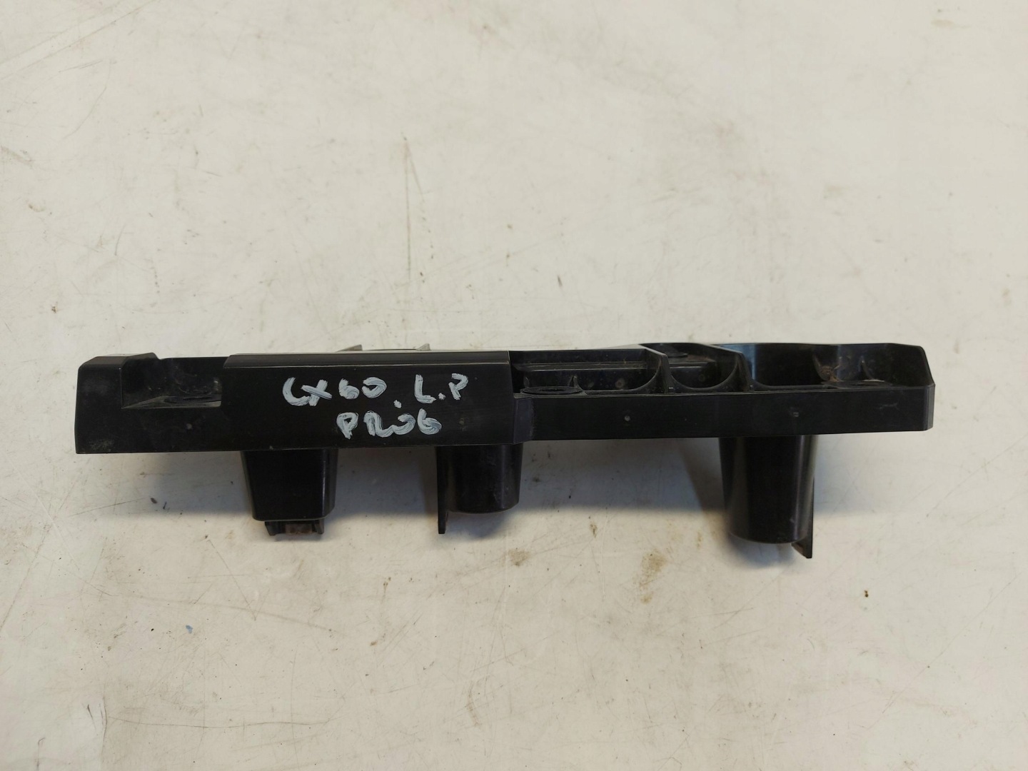 Mazda CX60 2023 support holder of the threshold left front kaaa51u40