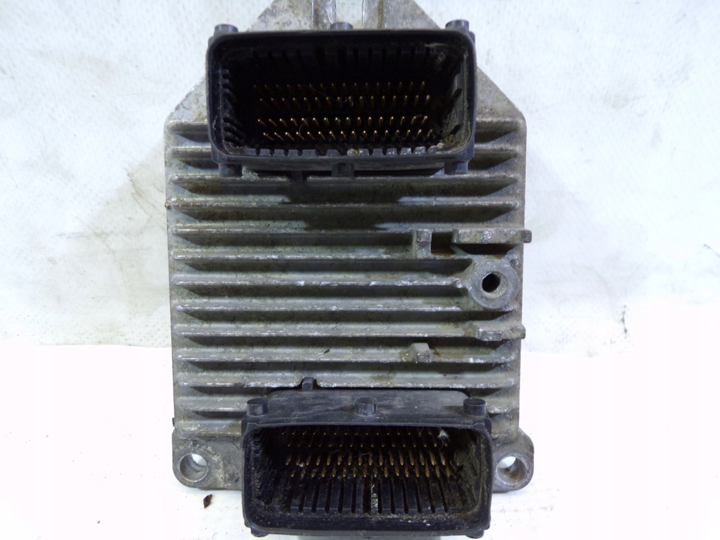 computer control unit of the engine OPEL ZAFIRA A 1.8 55351752