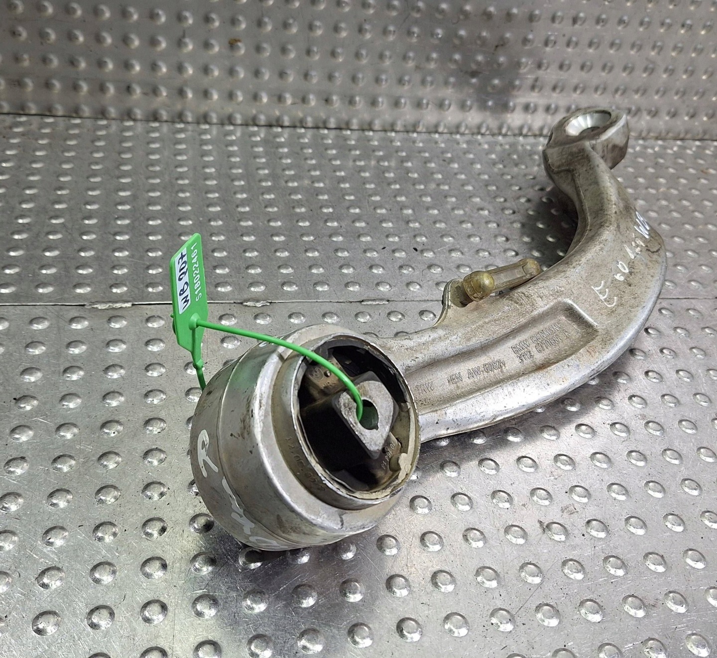 rameno pravý předek 6770686 BMW E60 E61 XDRIVE