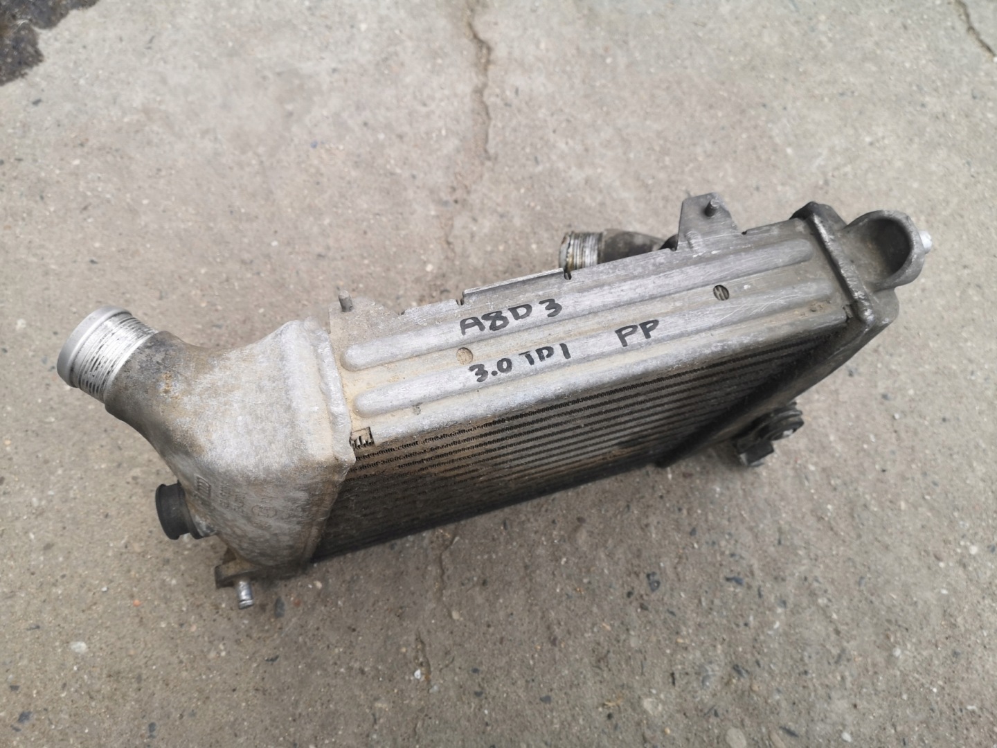 AUDI A8 D3 3.0 TDI intercooler radiator right