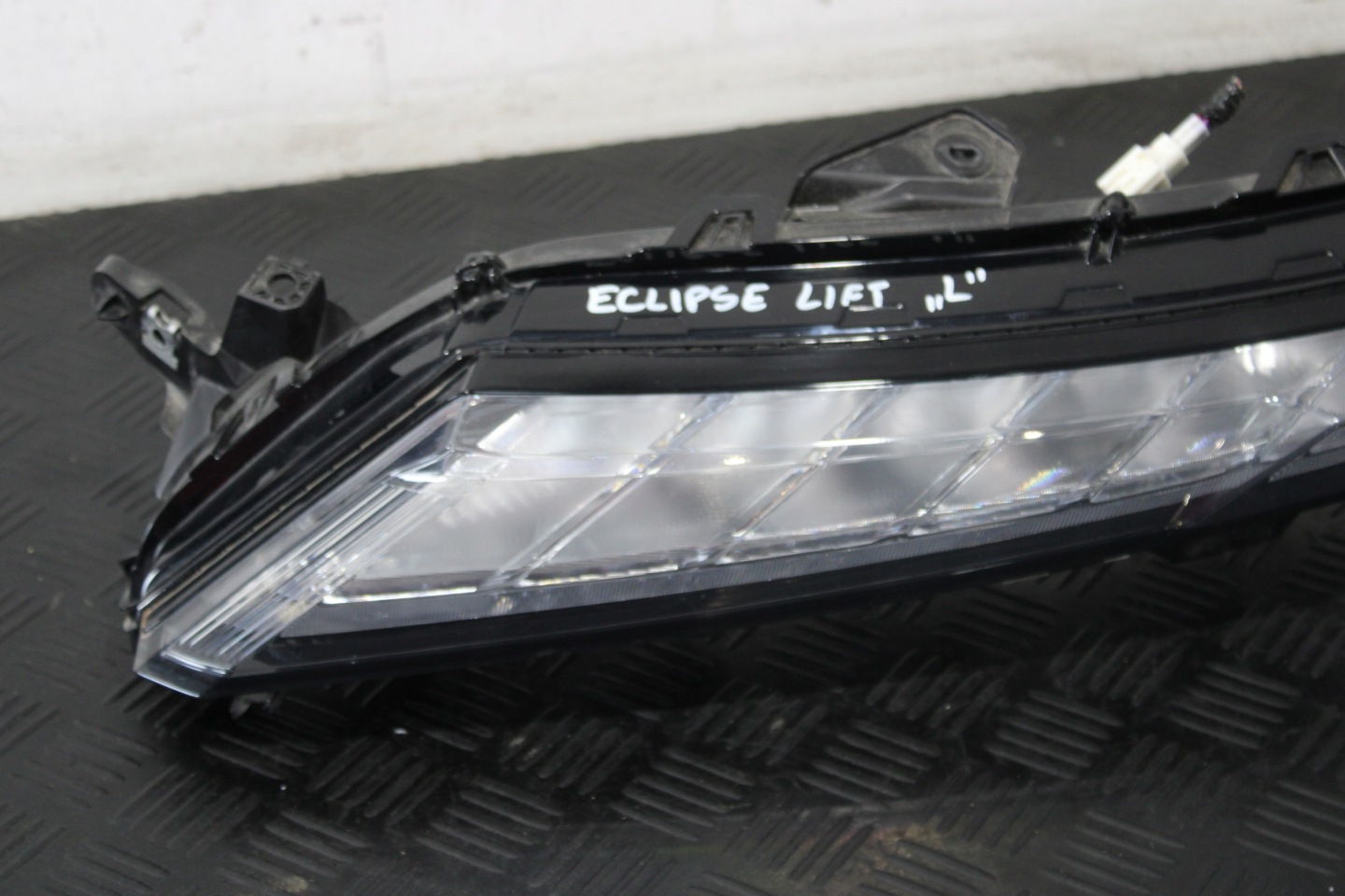 light left front front MITSUBISHI ECLIPSE CROSS LIFT