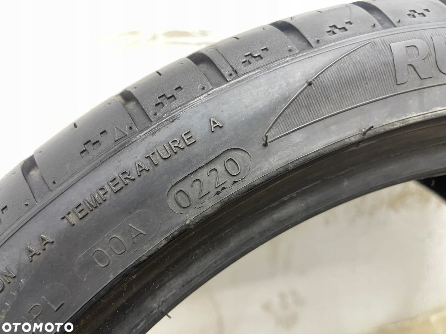 2X tyres 2 SZT Runway Performance 926 225/40 R18 92W XL