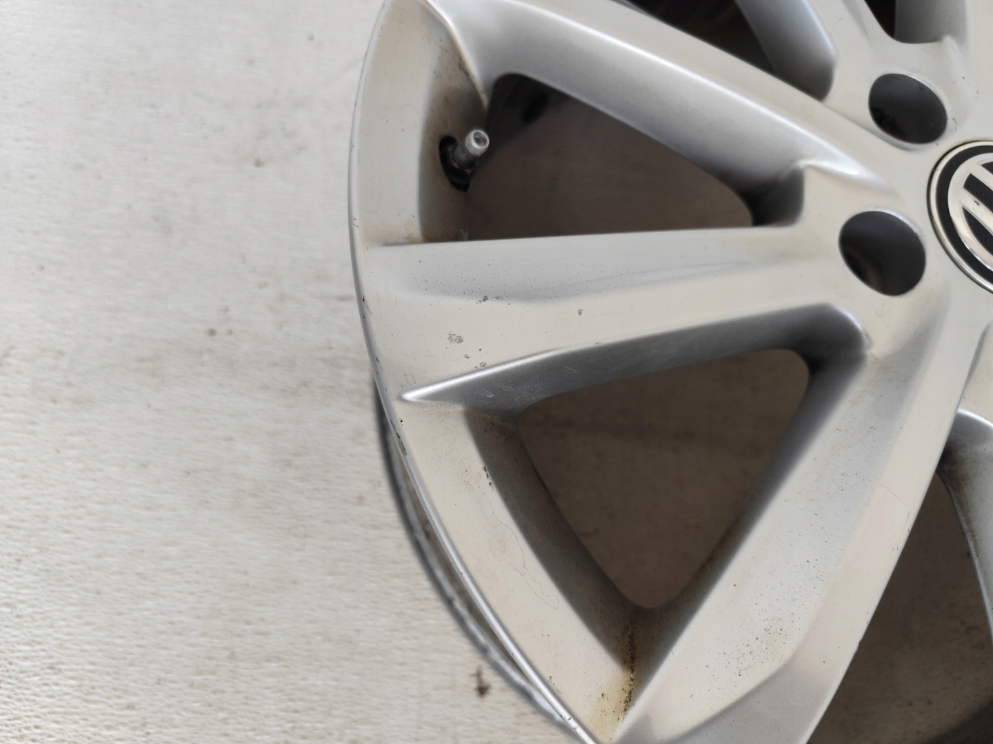 VOLKSWAGEN PASSAT B8 2017 disk hliníkový 6.5''X17 ET41