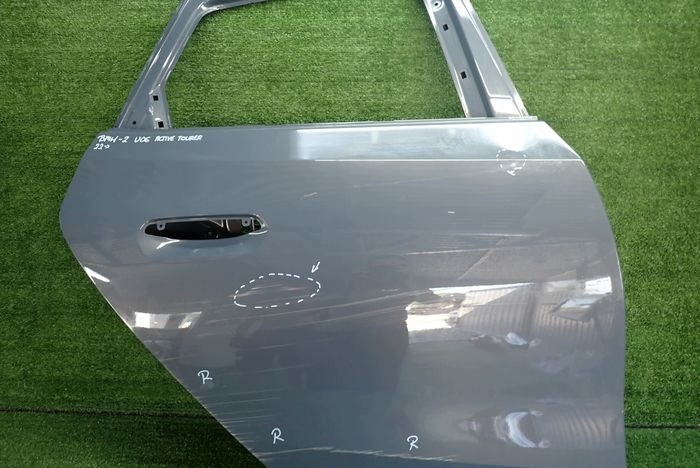 BMW U06 2 ACTIVE TOURER door right rear. rear part