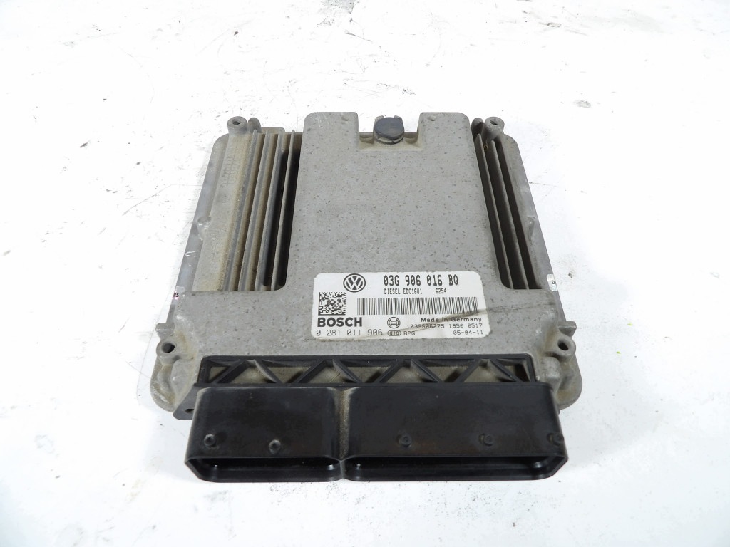 VW TOURAN 2.0TDI unité de commande électronique uce moteur 03G906016BQ