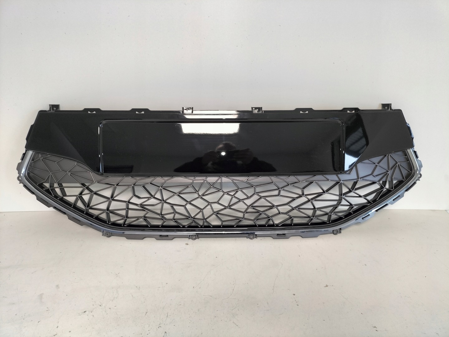 Grill Lüftungsgitter der Stoßstange mitte HYUNDAI IX20 10-15