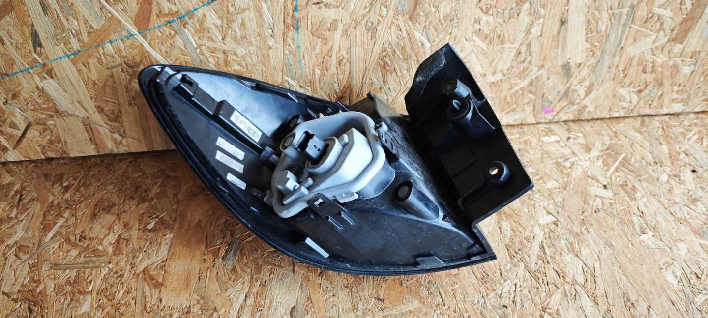 light rear rear part side right Renault Captur 265502731R