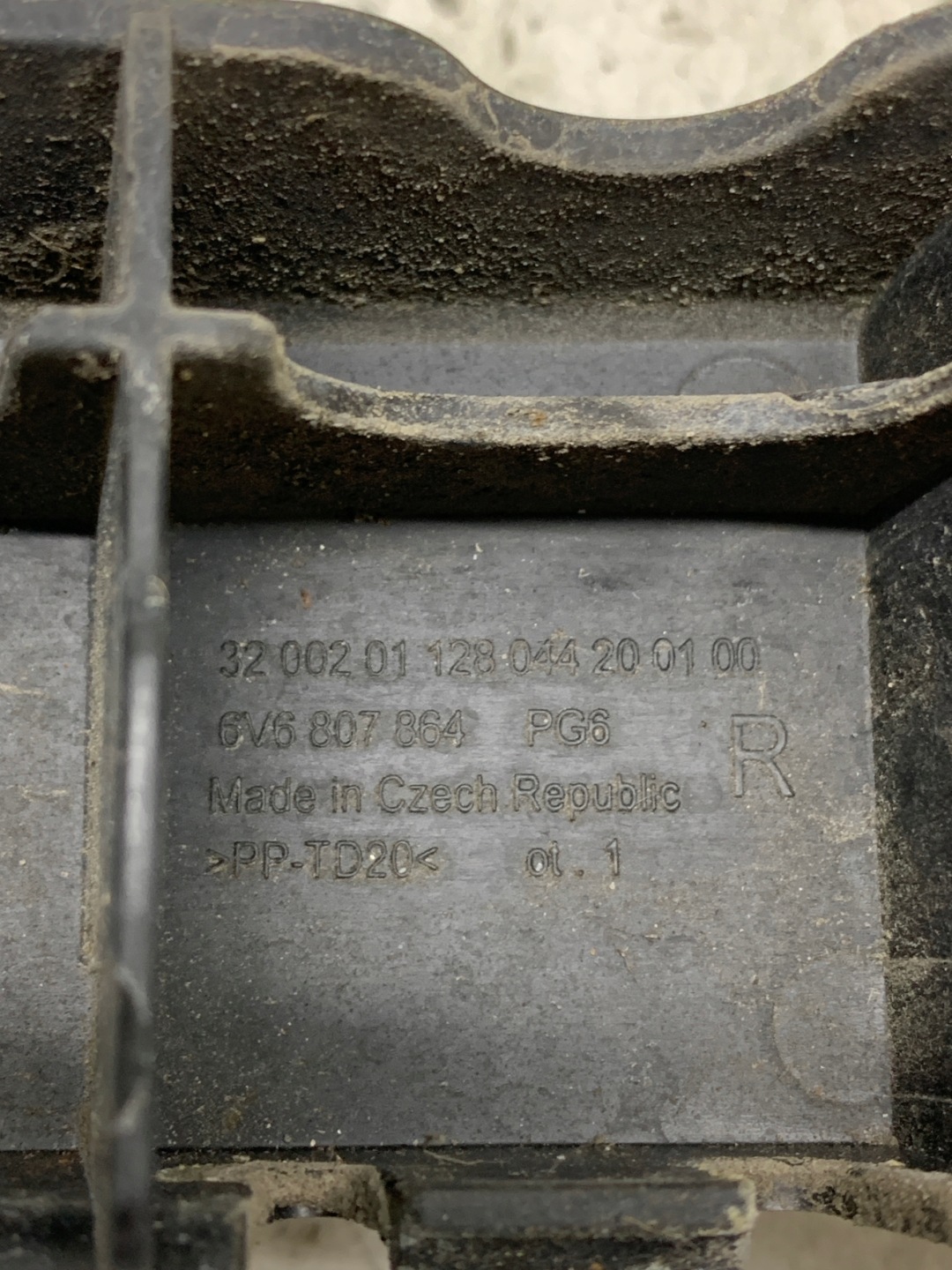 bumper bracket right rear part 6V6807864 SKODA FABIA III 1.0 MPI