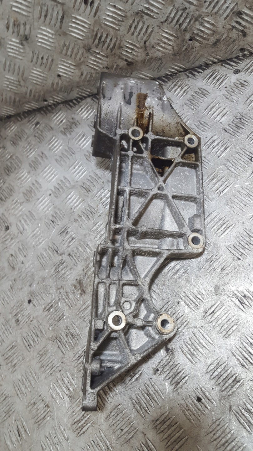 Support Support plaque Alternateur VOLKSWAGEN GOLF 4 1.8 T 06A903143H