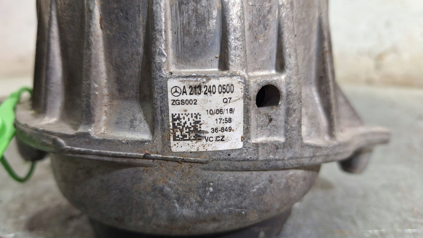 engine mount left A2132400500 MERCEDES W213