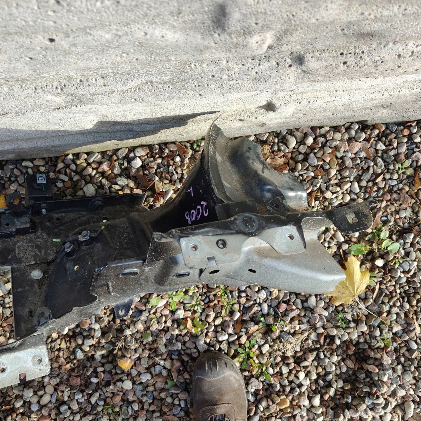 quarter front front side left Peugeot 2008 and