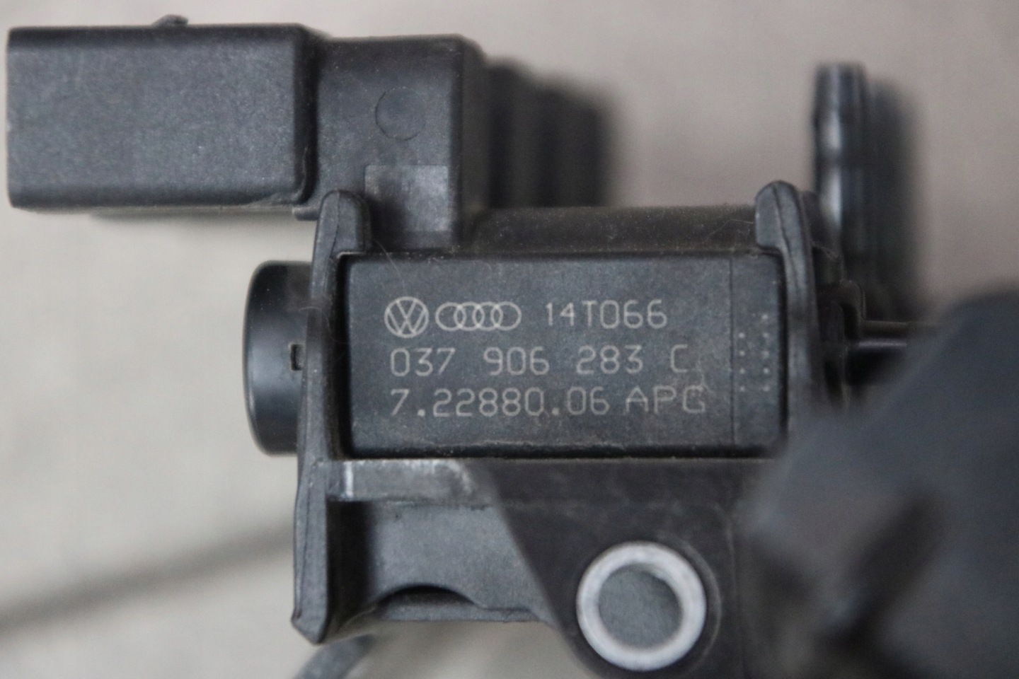 AUDI A8 D4 3,0 TFSI valves vacual 06E133520L