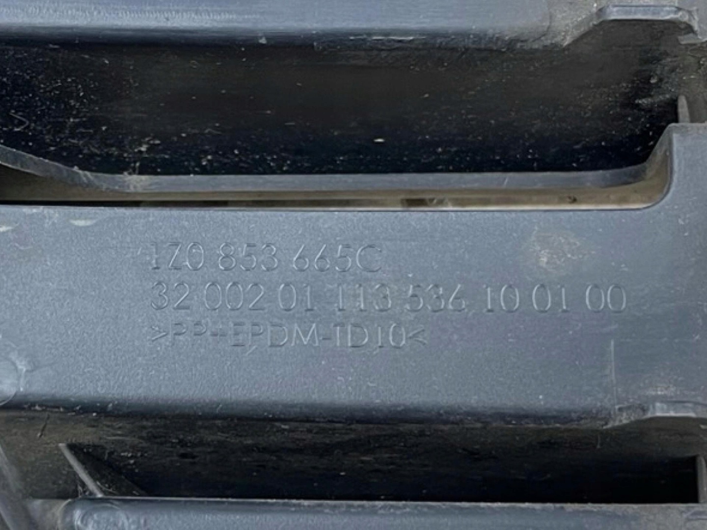 grid of a bumper left side Skoda Octavia 2 facelift 2010 1Z0853665C