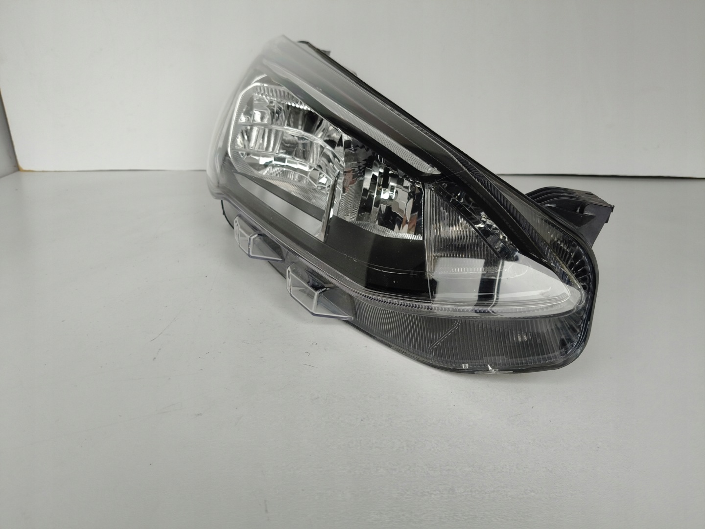 light right REFLEKTOR FORD FOCUS MK4 18- LED