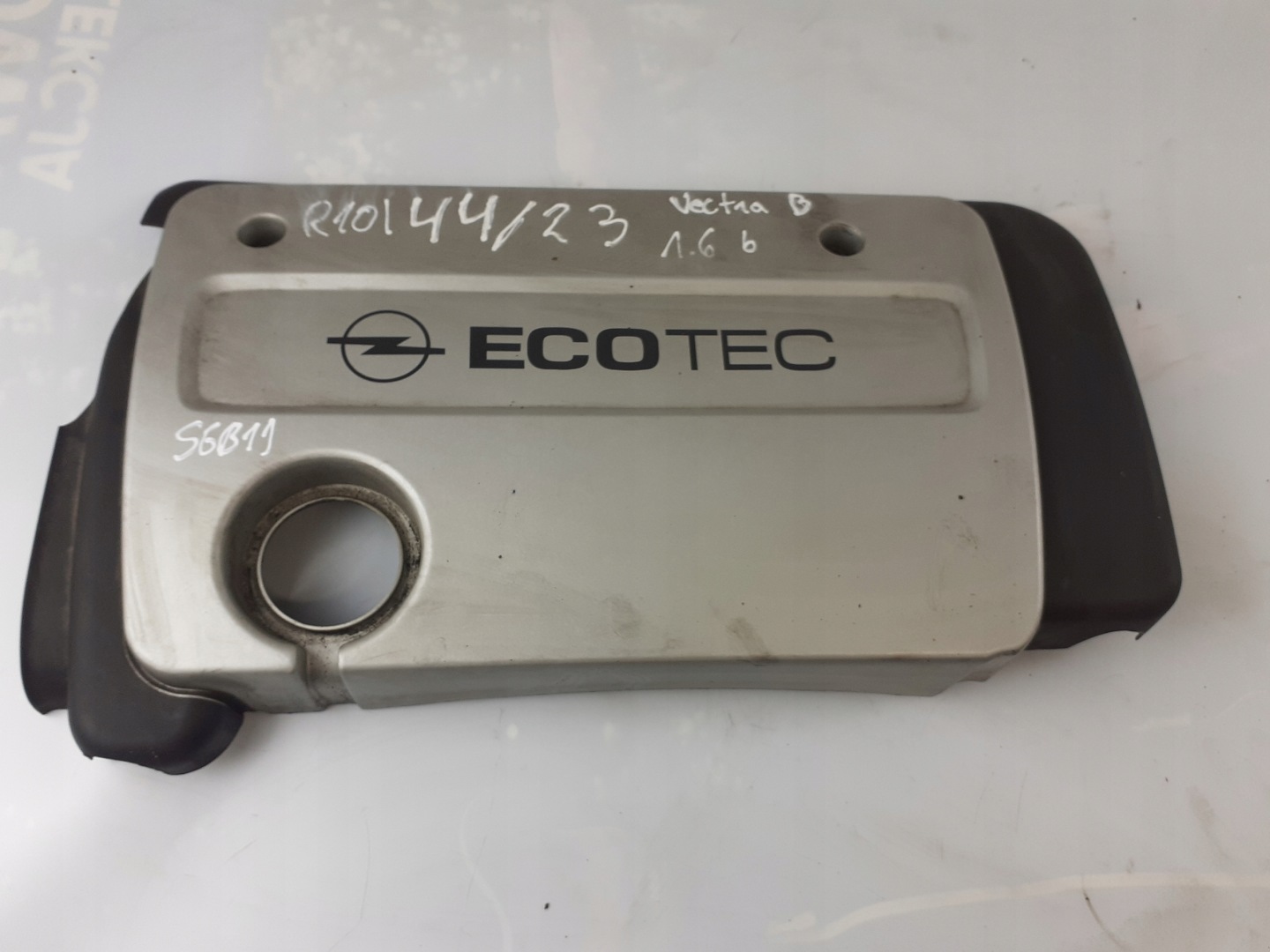 Opel Vectra B 1.6B motor cover upper
