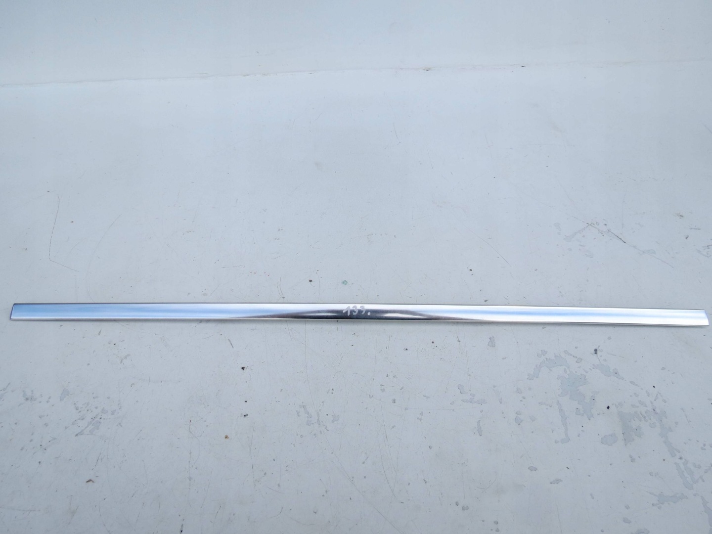 moulding dust CHROM left front VOLVO V70 lll 3.2 B R6 243 KM 07-16r