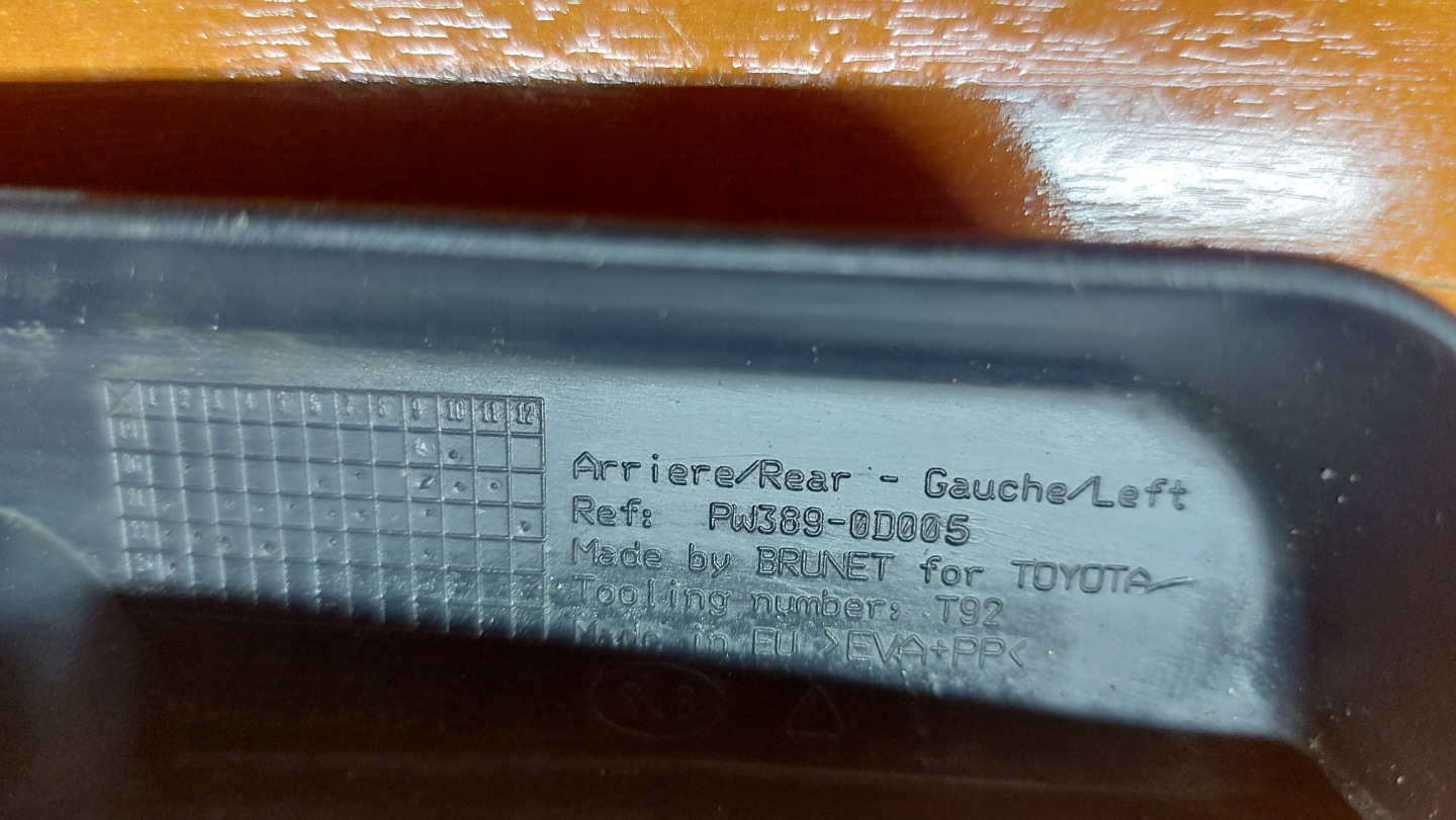 mudguard flap left rear part TOYOTA YARIS IV 20