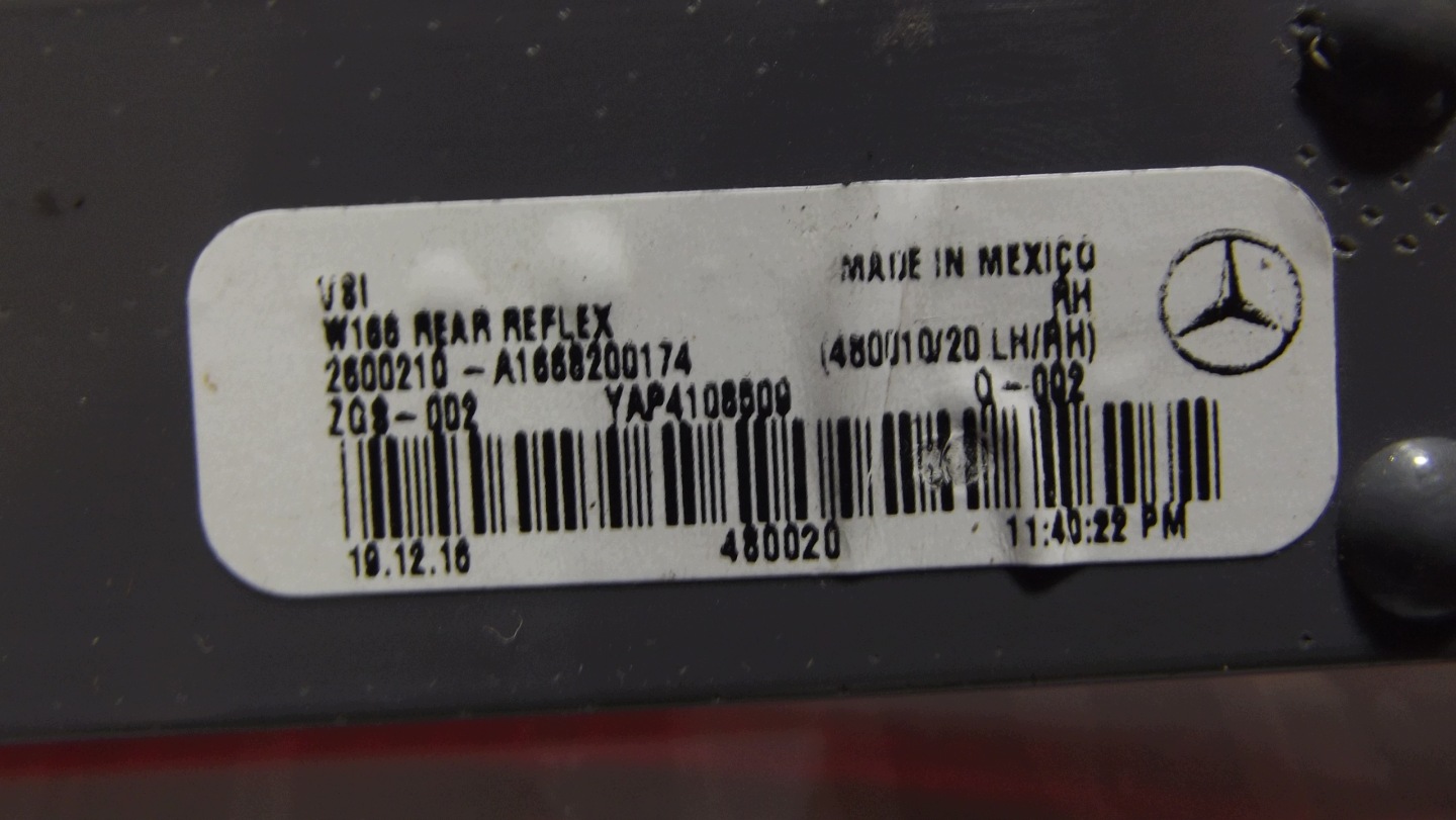 Mercedes GLE W166 odblask right rear part A1668200174